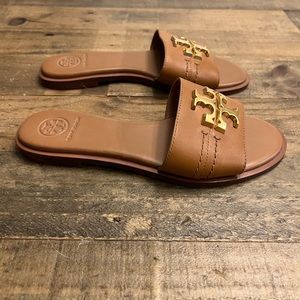 Tory Burch Sandals in tan color, size 5